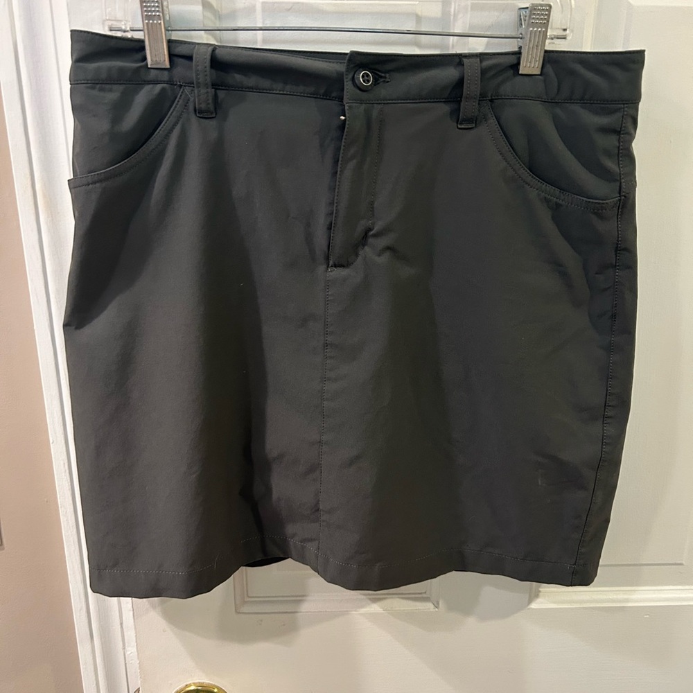 Eddie Bauer black hiking skirt size 10